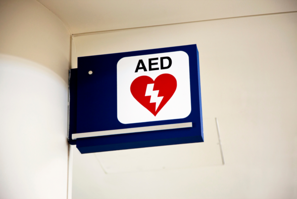 aed hinweischild resqcare