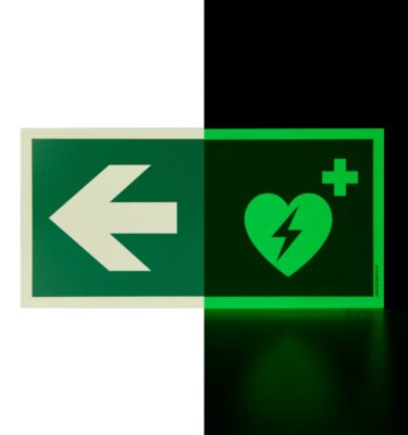 defibrillator hinweisschild mit pfeil nach links photolumineszierend, langnachleuchtend halb halb