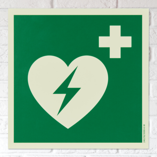 defibrillator aed hinweisschild mit aed piktogramm (photolumineszierend, langnachleuchtend)